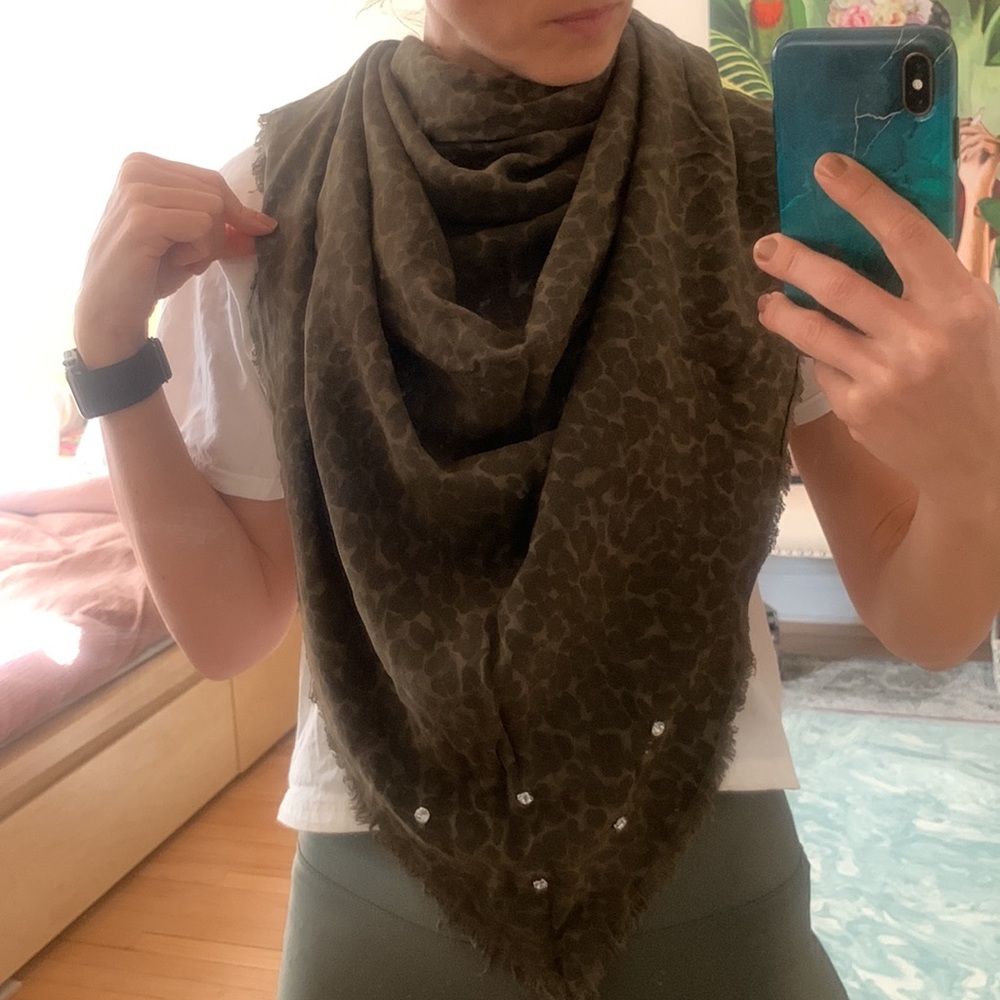 Zara - Leopard SCARF/SHAWL- Large green army leopard print w studs